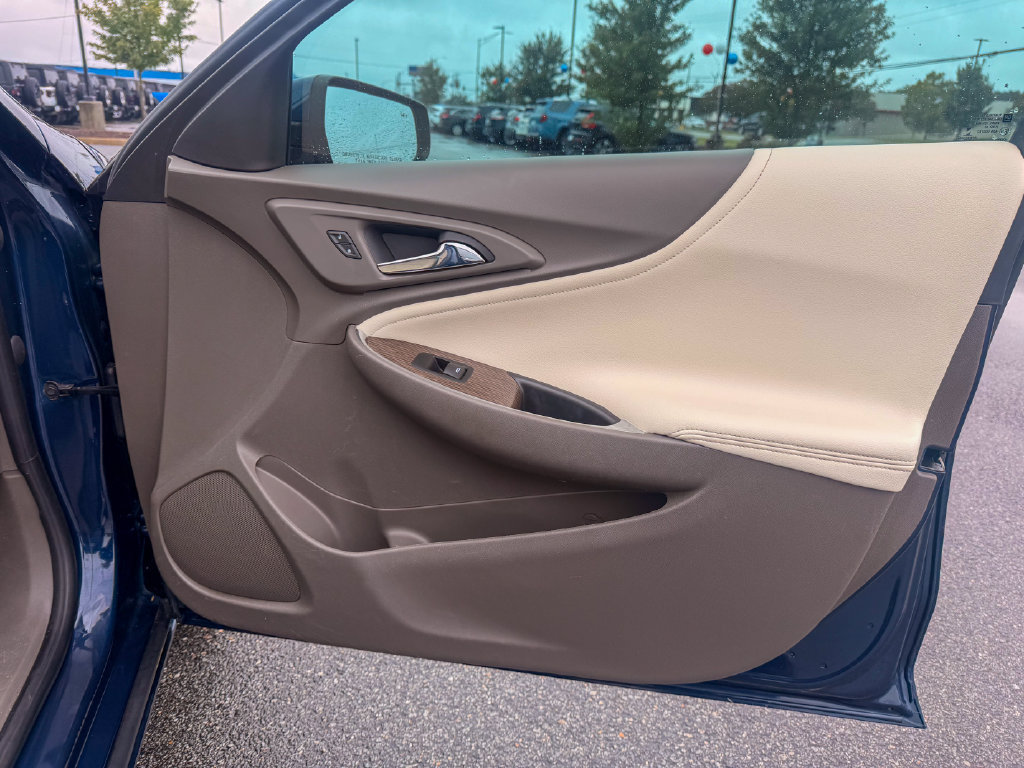 Used 2022 Chevrolet Malibu LT w/ Leather Package FWD image 11