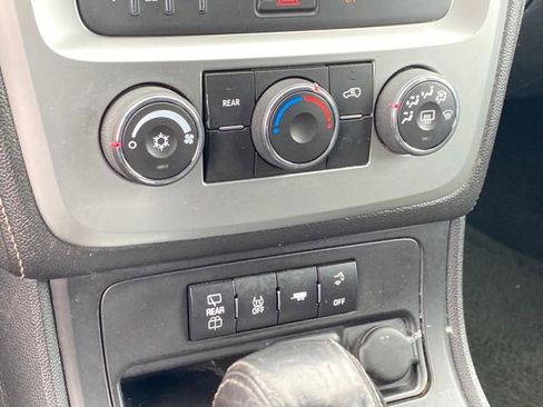 Used 2015 GMC Acadia SLE image 12