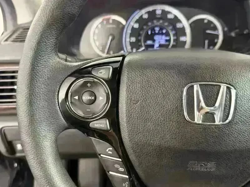 Used 2017 Honda Accord EX image 27