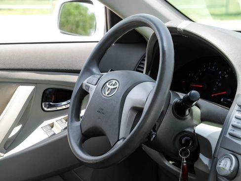 Used 2011 Toyota Camry FWD image 18