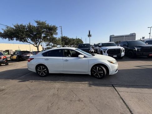 Used 2016 Nissan Altima 2.5 SR FWD image 4