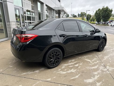 Used 2017 Toyota Corolla LE FWD image 6