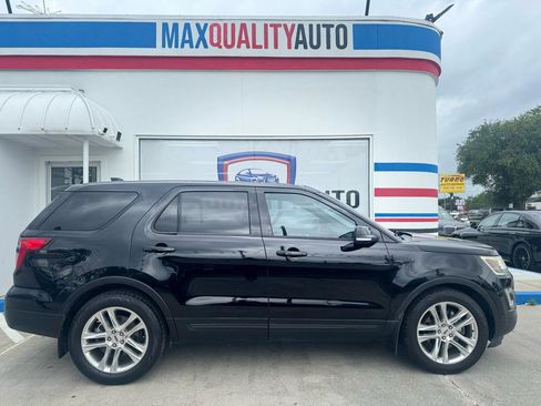 Used 2017 Ford Explorer Limited w/ Equipment Group 301A FWD image 24