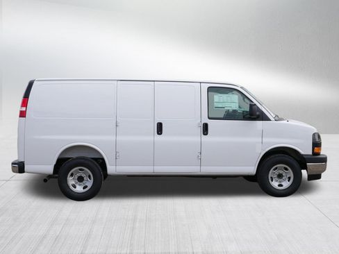 New 2026 GMC Savana 3500 w/ Driver Convenience Package RWD image 6