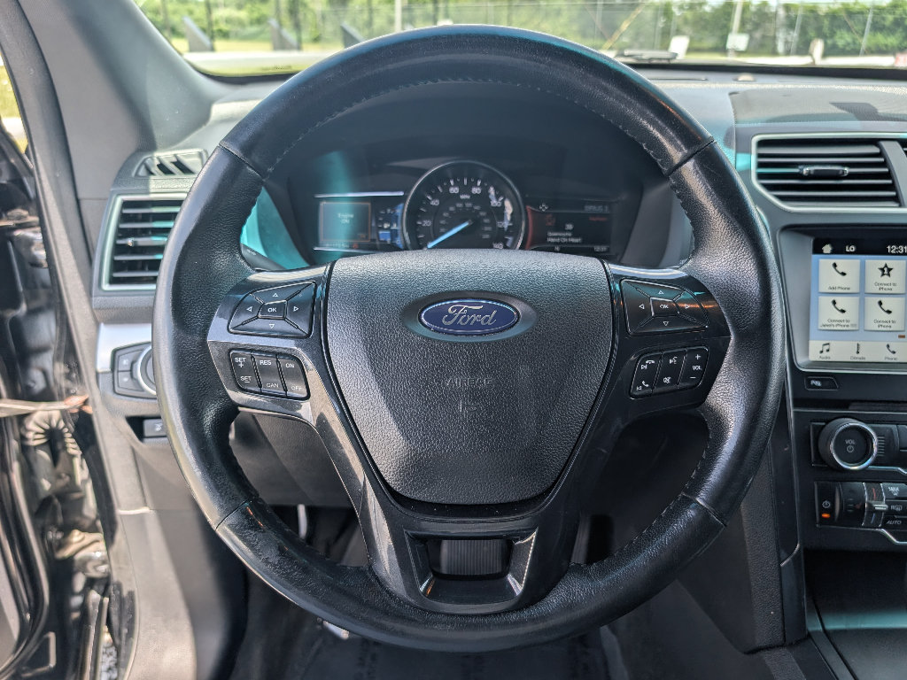 Used 2017 Ford Explorer XLT w/ Equipment Group 202A AWD/4WD image 22