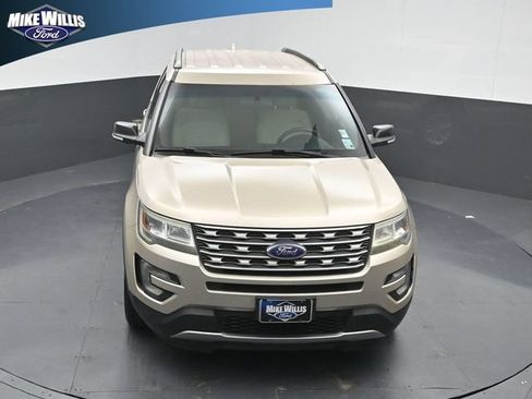 Used 2017 Ford Explorer XLT FWD image 10