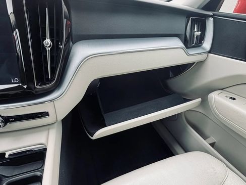 Used 2018 Volvo XC60 T6 Momentum AWD/4WD image 18