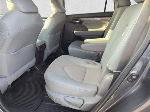 Used 2021 Toyota Highlander Platinum AWD/4WD image 8