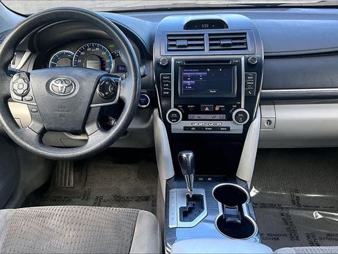 Used 2014 Toyota Camry LE image 16