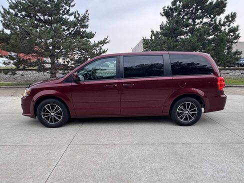 Used 2017 Dodge Grand Caravan GT FWD image 3