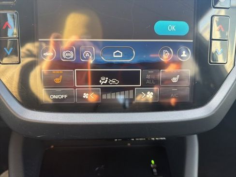 Used 2025 Subaru Forester Limited image 38