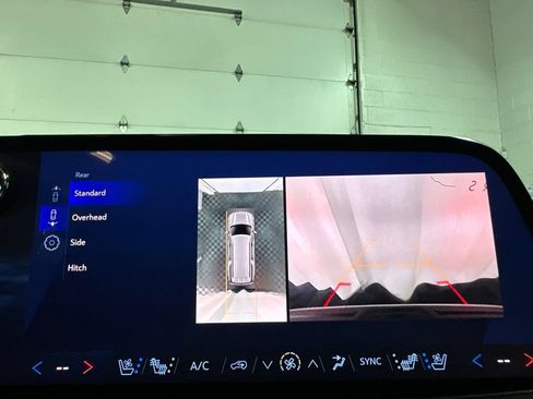 Used 2025 Chevrolet Suburban Premier AWD/4WD image 30