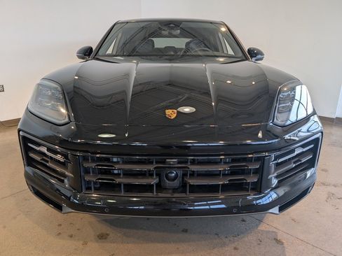 Used 2024 Porsche Cayenne Coupe image 2