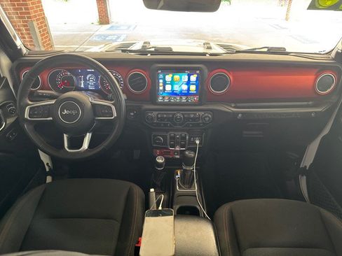 Used 2018 Jeep Wrangler Unlimited Rubicon AWD/4WD image 37