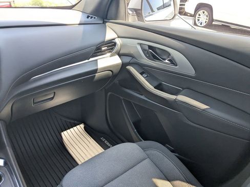 Certified 2022 Chevrolet Traverse LT w/ Midnight/Sport Edition FWD image 16