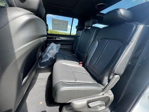 New 2026 Jeep Grand Wagoneer L Limited AWD/4WD image 19