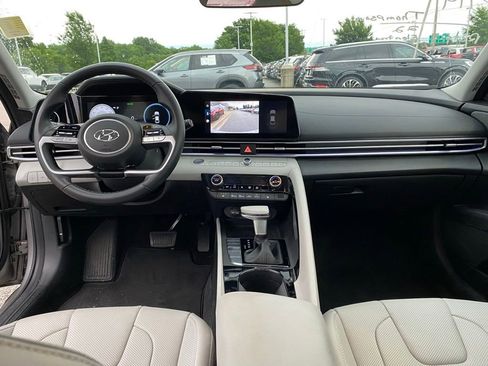 Used 2022 Hyundai Elantra Limited FWD image 27