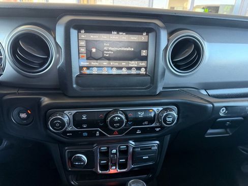 Used 2023 Jeep Wrangler Unlimited AWD/4WD image 12