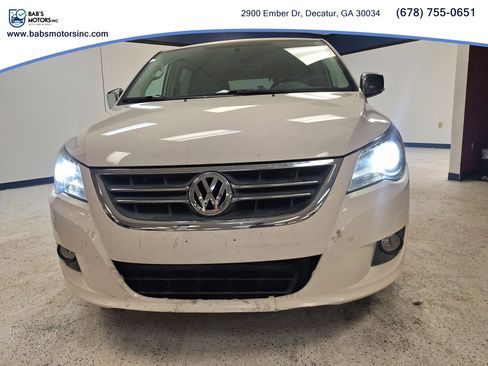 Used 2011 Volkswagen Routan SEL Premium FWD image 20