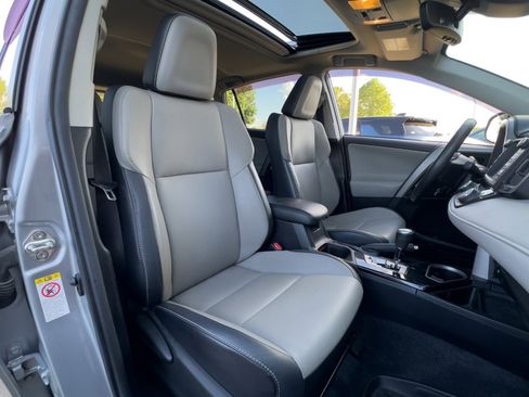 Used 2018 Toyota RAV4 Limited image 25