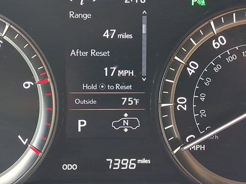 Used 2021 Lexus LX 570 4WD w/ Luxury Package image 18