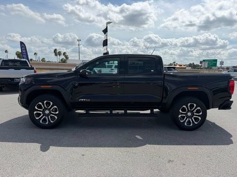 Used 2023 GMC Canyon AT4 w/ AT4 Premium Package AWD/4WD image 8