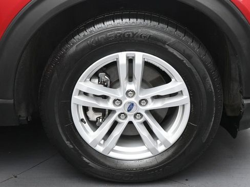 Used 2022 Ford Explorer XLT w/ Equipment Group 202A AWD/4WD image 35
