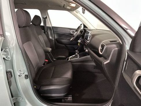 Certified 2026 Hyundai Venue SE FWD image 29