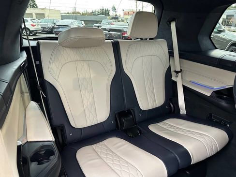 Used 2022 BMW X7 xDrive40i w/ M Sport Package AWD/4WD image 28