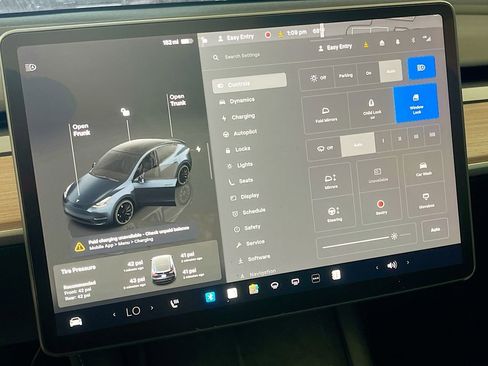 Used 2024 Tesla Model Y Performance AWD/4WD image 13