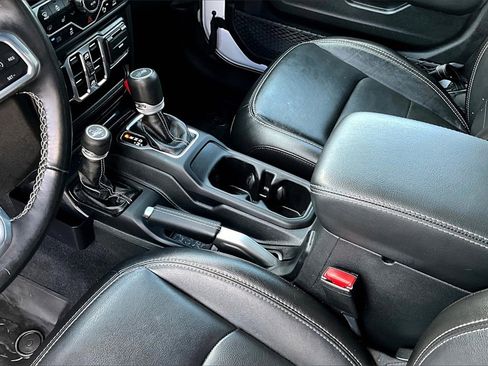 Used 2022 Jeep Wrangler Unlimited Sahara w/ Cold Weather Group image 15