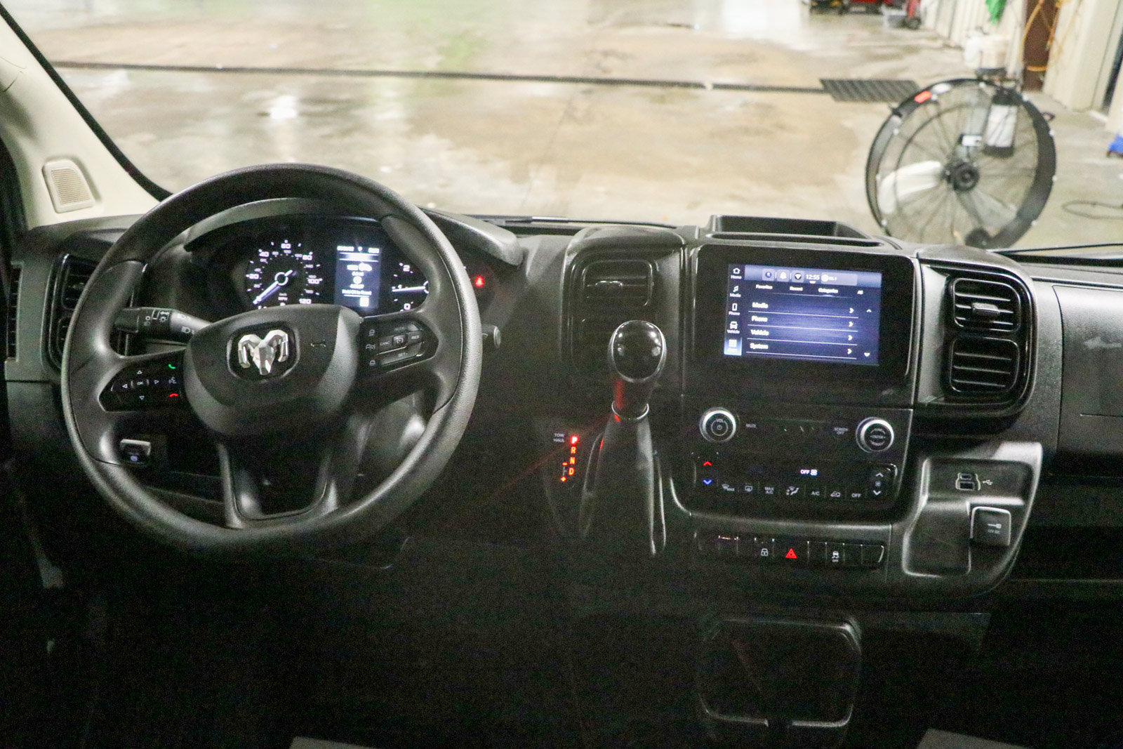 Used 2024 RAM ProMaster 2500 w/ Convenience Group FWD image 17