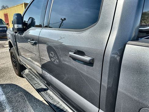 Used 2025 Ford F250 Lariat w/ Black Appearance Package image 12