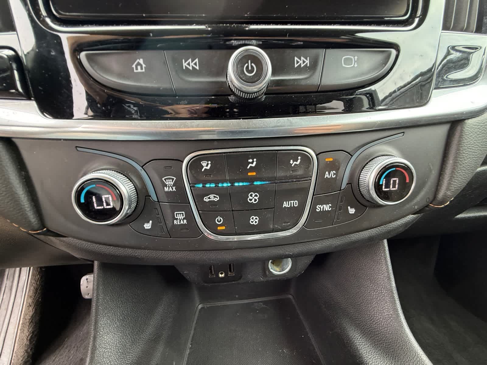 Used 2020 Chevrolet Traverse LT FWD image 16