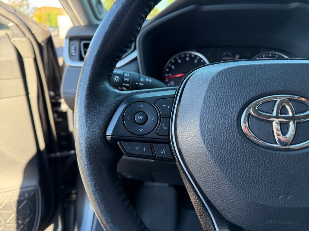 Used 2020 Toyota RAV4 XLE Premium AWD/4WD image 16