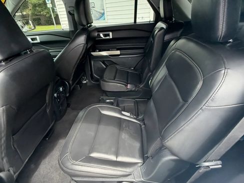Used 2021 Ford Explorer XLT w/ Equipment Group 202A RWD image 21