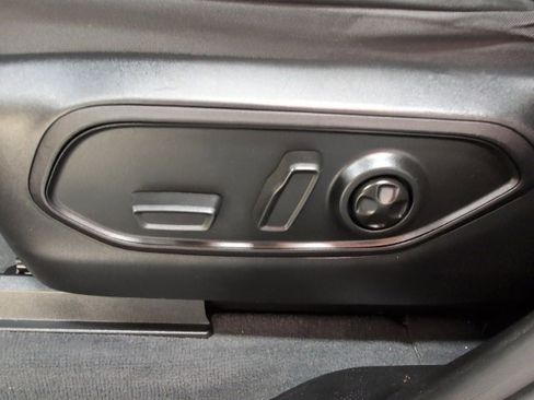 Used 2023 Jeep Grand Cherokee Limited w/ Luxury Tech Group II image 13