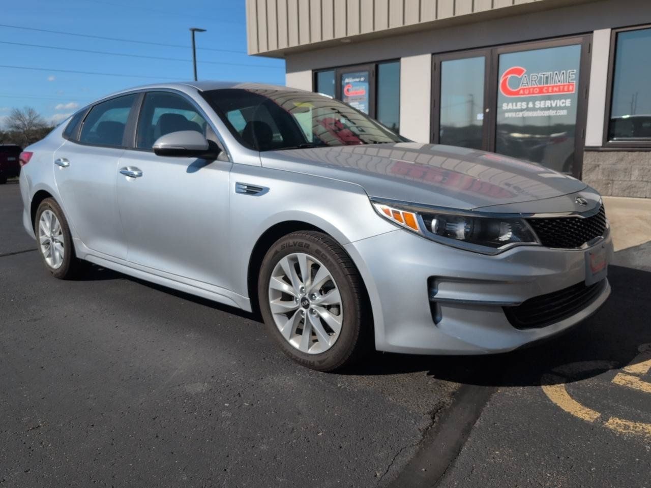Used 2017 Kia Optima LX FWD image 2