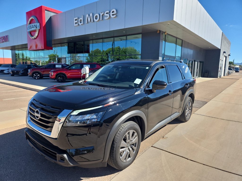 Used 2024 Nissan Pathfinder SV FWD image 1