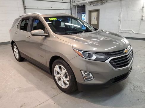 Used 2019 Chevrolet Equinox LT w/ Sun & Navigation Package AWD/4WD image 8