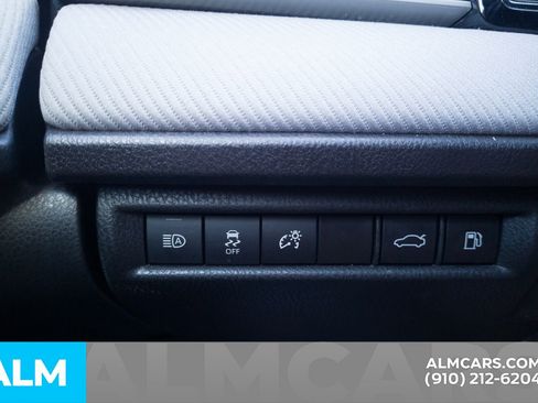 Used 2025 Toyota Camry SE image 34