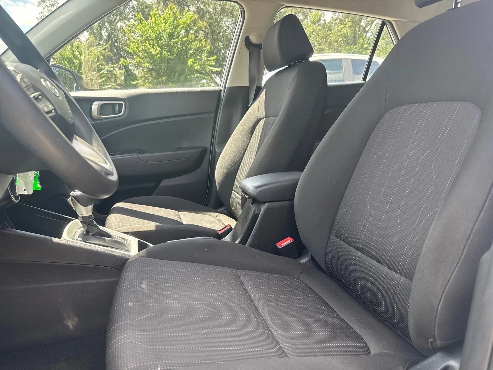 Used 2023 Hyundai Venue SE FWD image 11