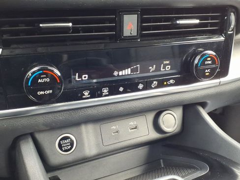 Certified 2021 Nissan Rogue SV image 26