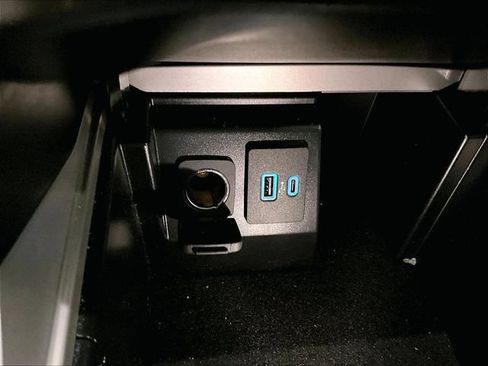Used 2022 Ford Explorer XLT AWD/4WD image 32