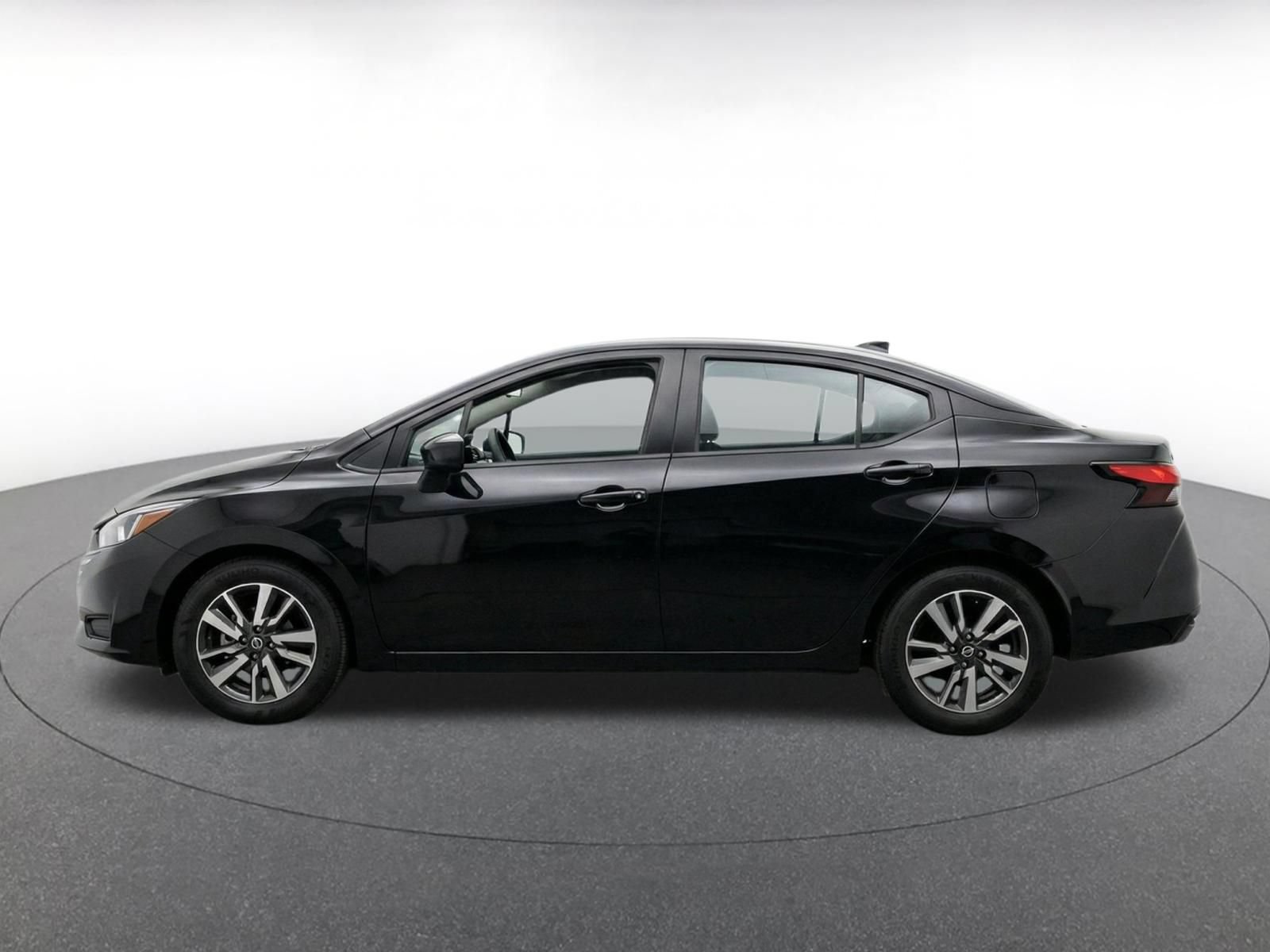 Used 2025 Nissan Versa SV FWD image 4