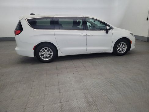 Used 2021 Chrysler Voyager LX FWD image 10