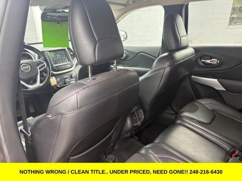 Used 2017 Jeep Cherokee Trailhawk w/ Cold Weather Group AWD/4WD image 12