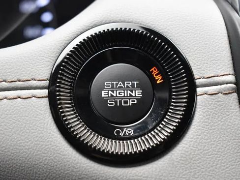 Used 2025 Jeep Compass Limited image 27