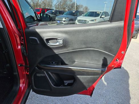 Used 2017 Jeep Compass Limited image 27