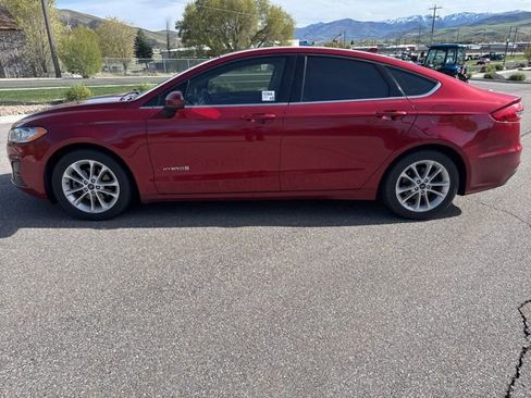Certified 2019 Ford Fusion SE FWD image 3